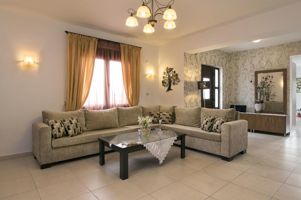 Villa Laga With Pool, 300M To Taverns, Childrens Area, Bbq! Kirianna Екстер'єр фото