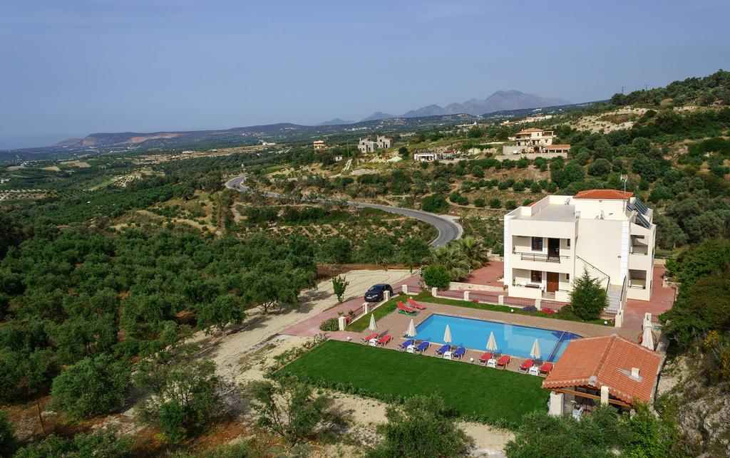 Villa Laga With Pool, 300M To Taverns, Childrens Area, Bbq! Kirianna Екстер'єр фото