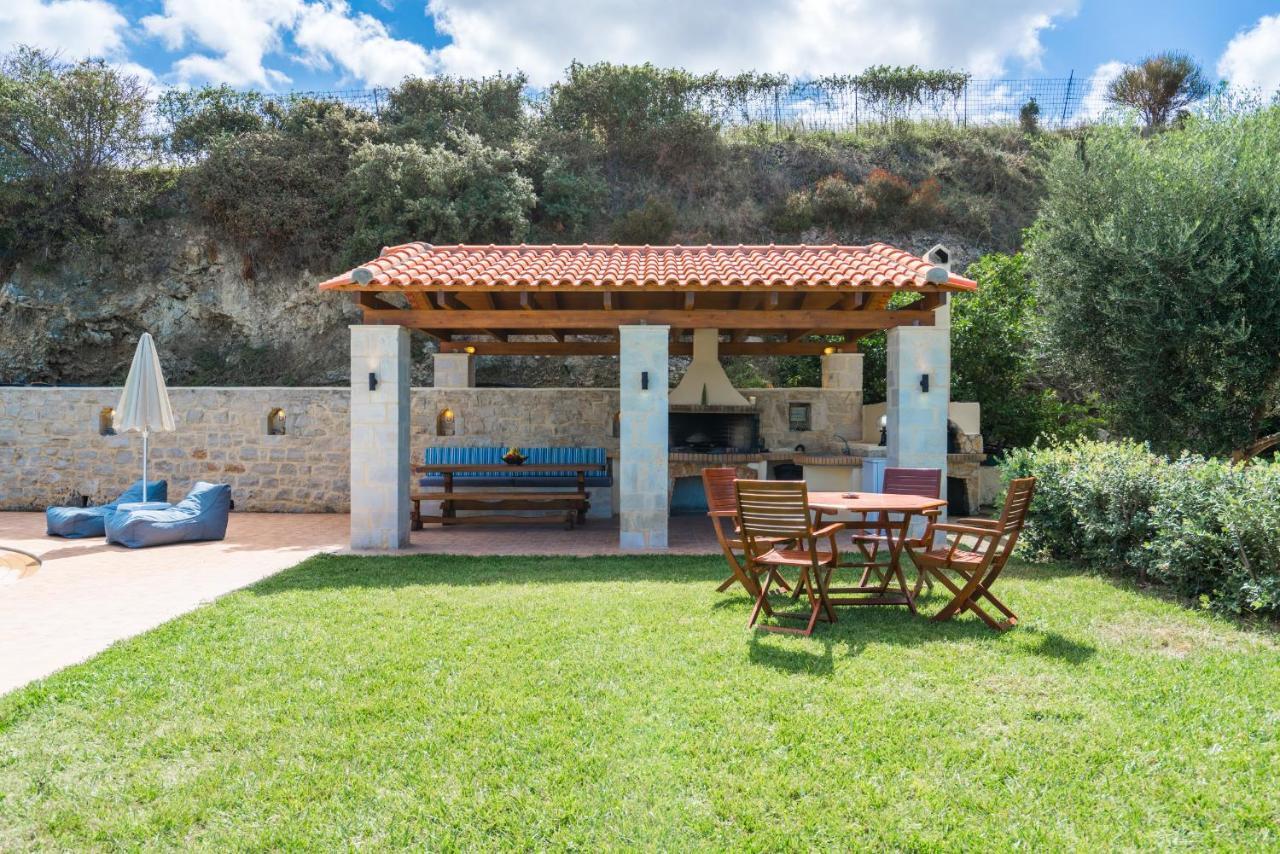Villa Laga With Pool, 300M To Taverns, Childrens Area, Bbq! Kirianna Екстер'єр фото
