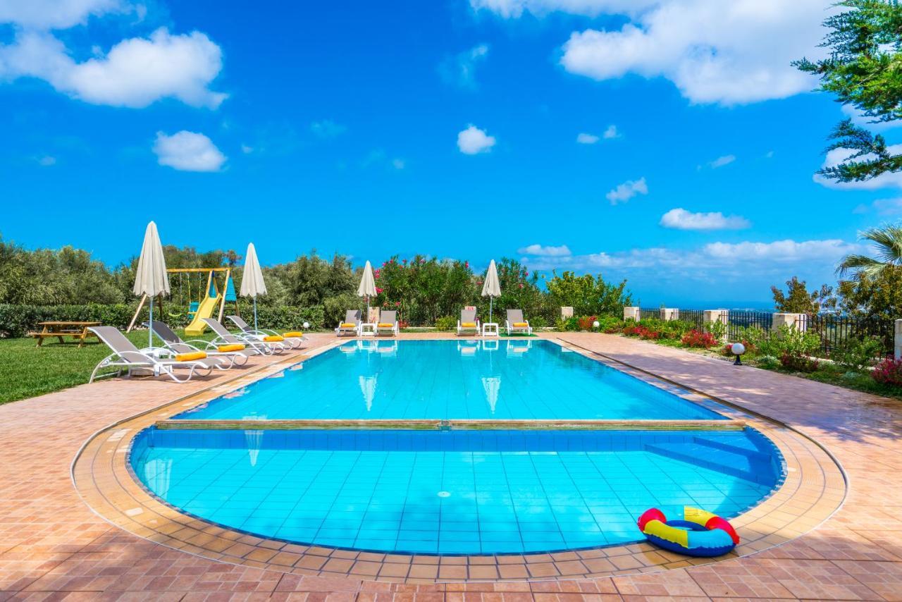 Villa Laga With Pool, 300M To Taverns, Childrens Area, Bbq! Kirianna Екстер'єр фото